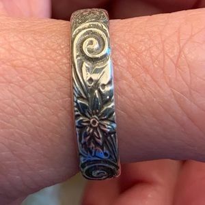Sterling silver artisan ring 🌸Host Pick🌺